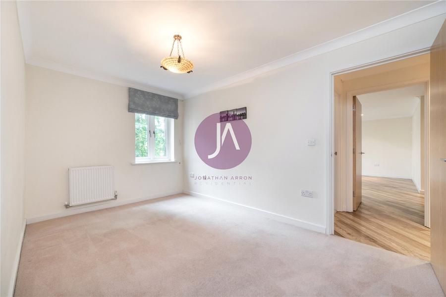 2 bedroom Flat to rent in Gray Court-view7
