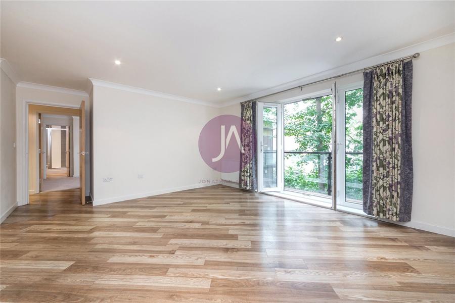 2 bedroom Flat to rent in Gray Court-view10