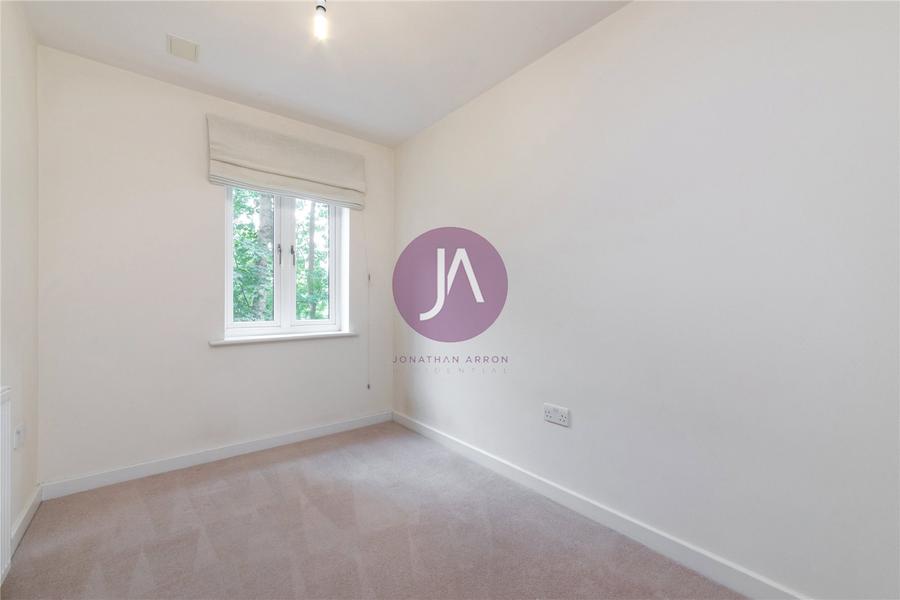 2 bedroom Flat to rent in Gray Court-view9