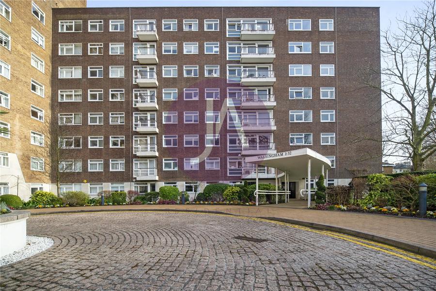 3 bedroom Flat to rent in Walsingham-view2