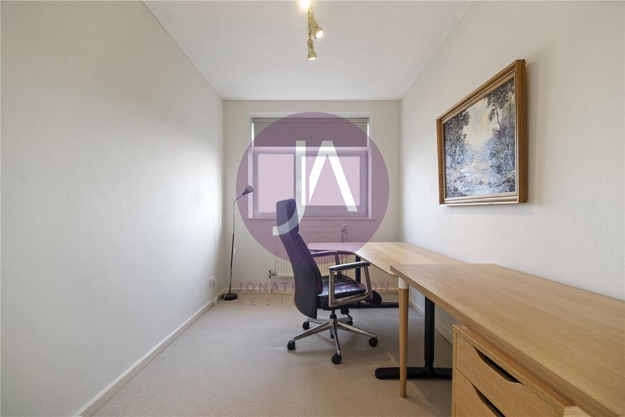 3 bedroom Flat to rent in Walsingham-view10
