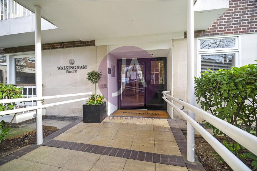 3 bedroom Flat to rent in Walsingham-view12