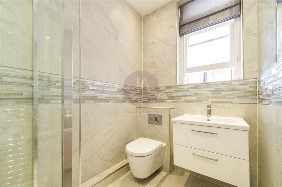 2 bedroom Flat to rent in Lauderdale Mansions-view5