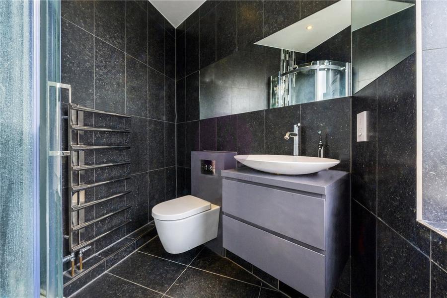 2 bedroom Flat to rent in Lauderdale Mansions-view8
