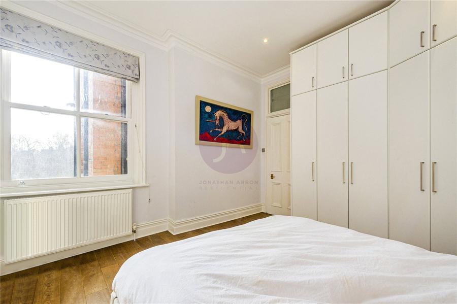2 bedroom Flat to rent in Lauderdale Mansions-view11