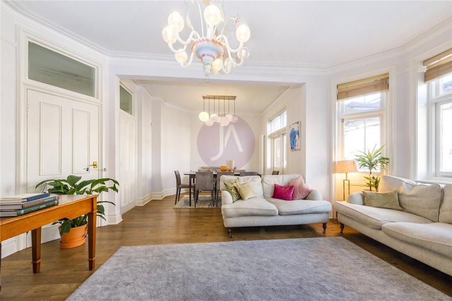 2 bedroom Flat to rent in Lauderdale Mansions-view10