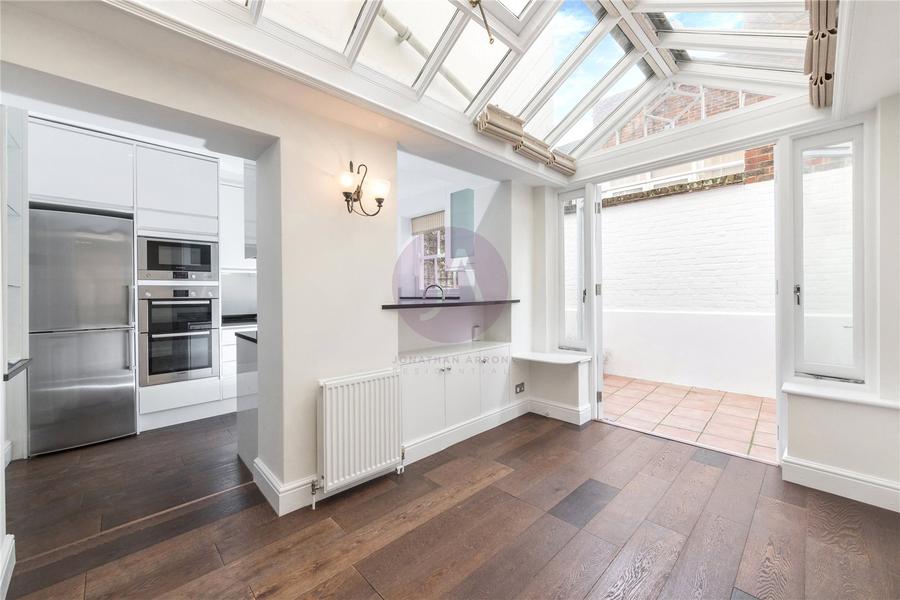 3 bedroom Flat, Maisonette to rent in Clarendon Gardens-view3