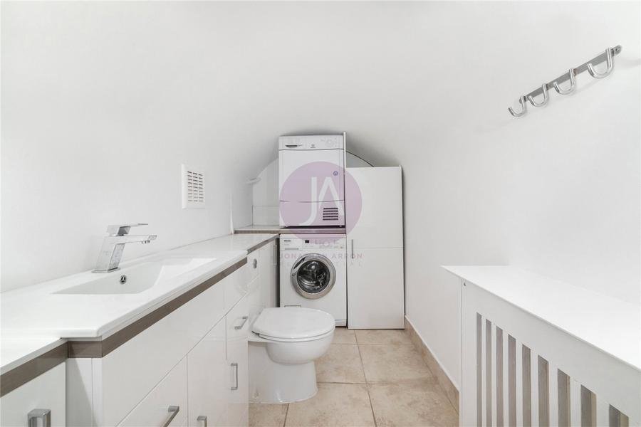 3 bedroom Flat, Maisonette to rent in Clarendon Gardens-view10