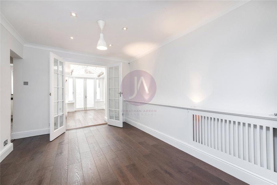 3 bedroom Flat, Maisonette to rent in Clarendon Gardens-view8