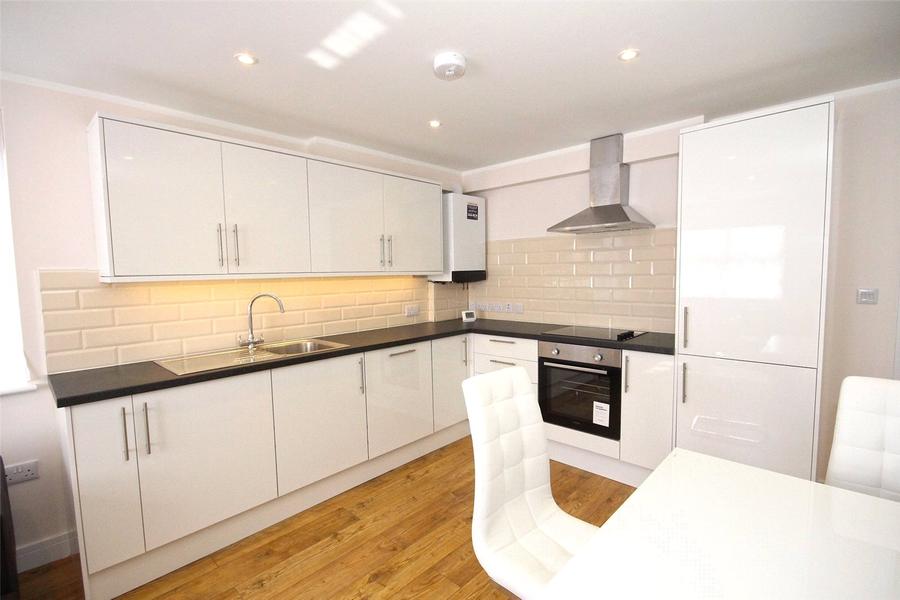 2 bedroom Flat to rent in Mentana Court-view3
