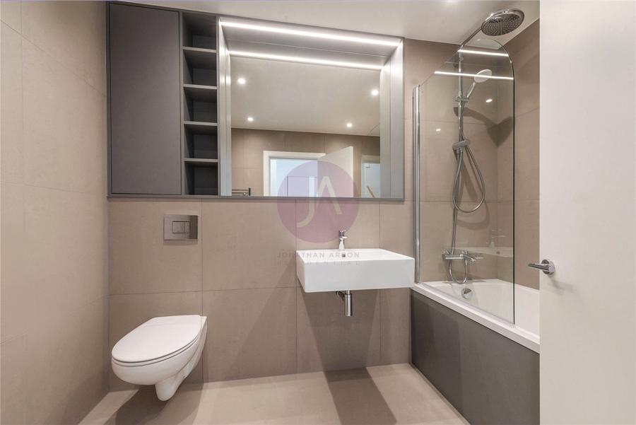 3 bedroom Flat, Maisonette to rent in Fernhead Road-view8