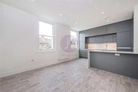 3 bedroom Flat, Maisonette to rent in Fernhead Road-List529