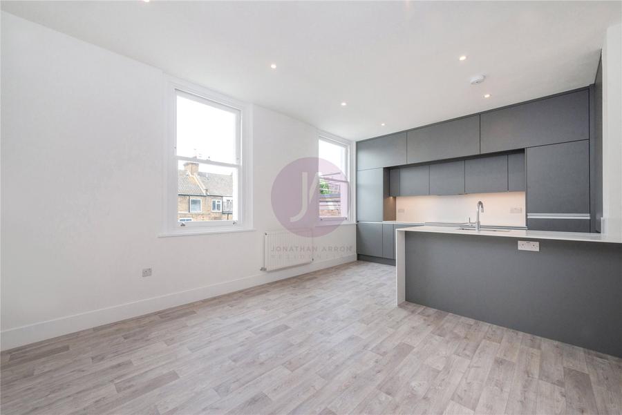 3 bedroom Flat, Maisonette to rent in Fernhead Road-view1
