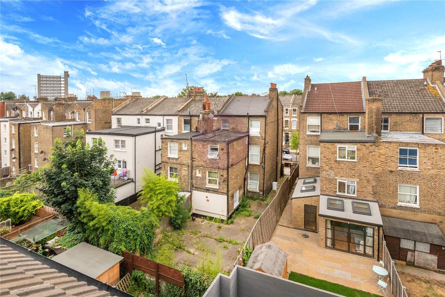 3 bedroom Flat, Maisonette to rent in Fernhead Road-view14