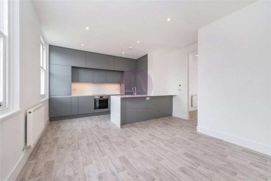 3 bedroom Flat, Maisonette to rent in Fernhead Road-view3