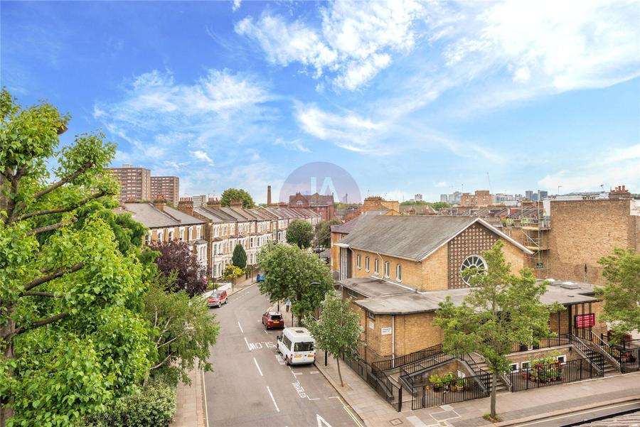 3 bedroom Flat, Maisonette to rent in Fernhead Road-view6