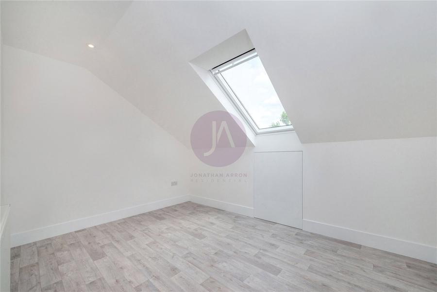3 bedroom Flat, Maisonette to rent in Fernhead Road-view10