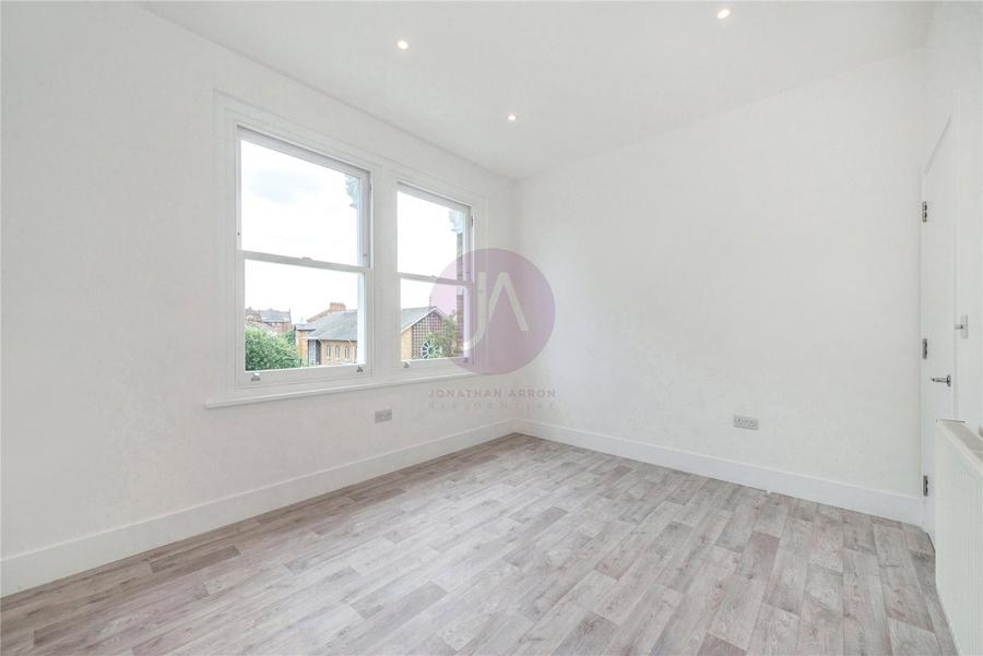 3 bedroom Flat, Maisonette to rent in Fernhead Road-view7