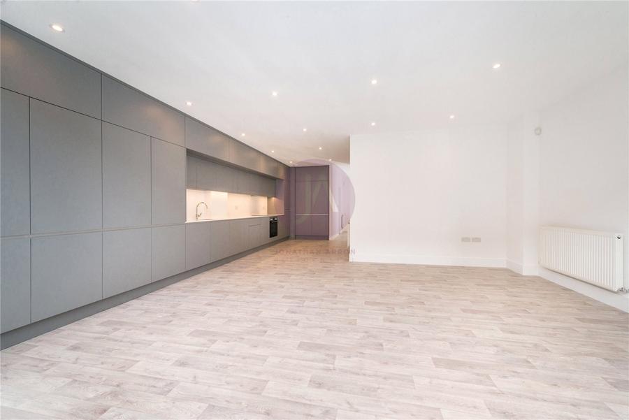 2 bedroom Flat to rent in Fernhead Road-view8