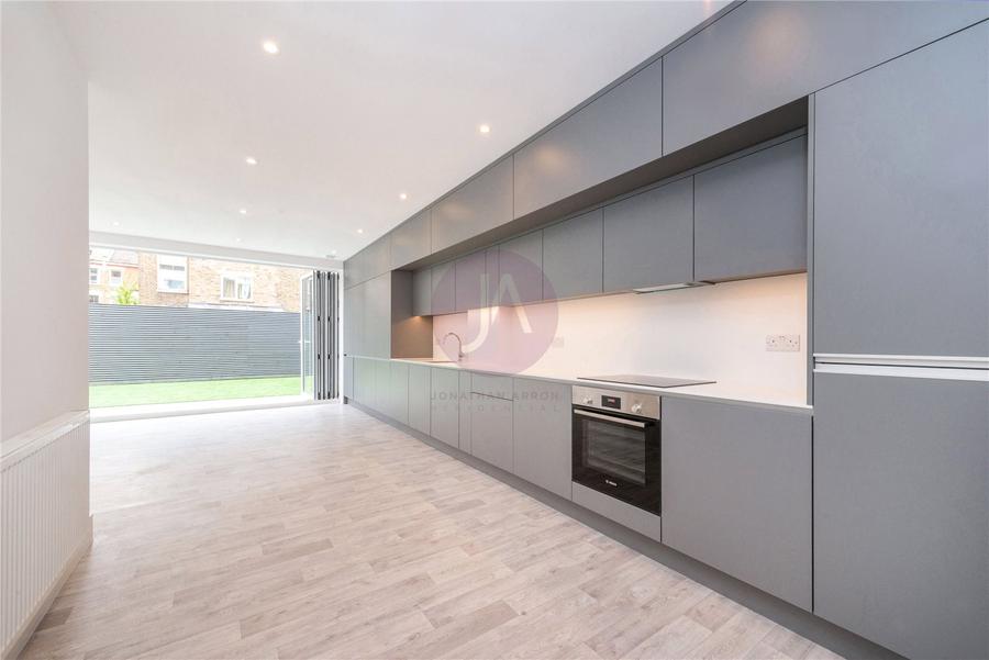 2 bedroom Flat to rent in Fernhead Road-view9