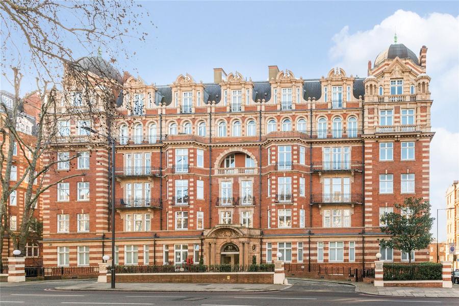 2 bedroom Flat to rent in Clarendon Court-view2