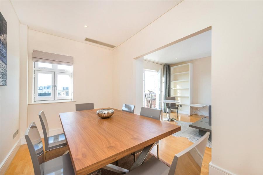2 bedroom Flat to rent in Clarendon Court-view4