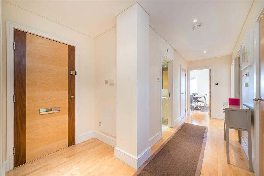 2 bedroom Flat to rent in Clarendon Court-view13