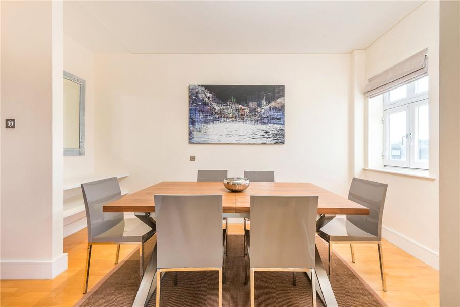 2 bedroom Flat to rent in Clarendon Court-view11