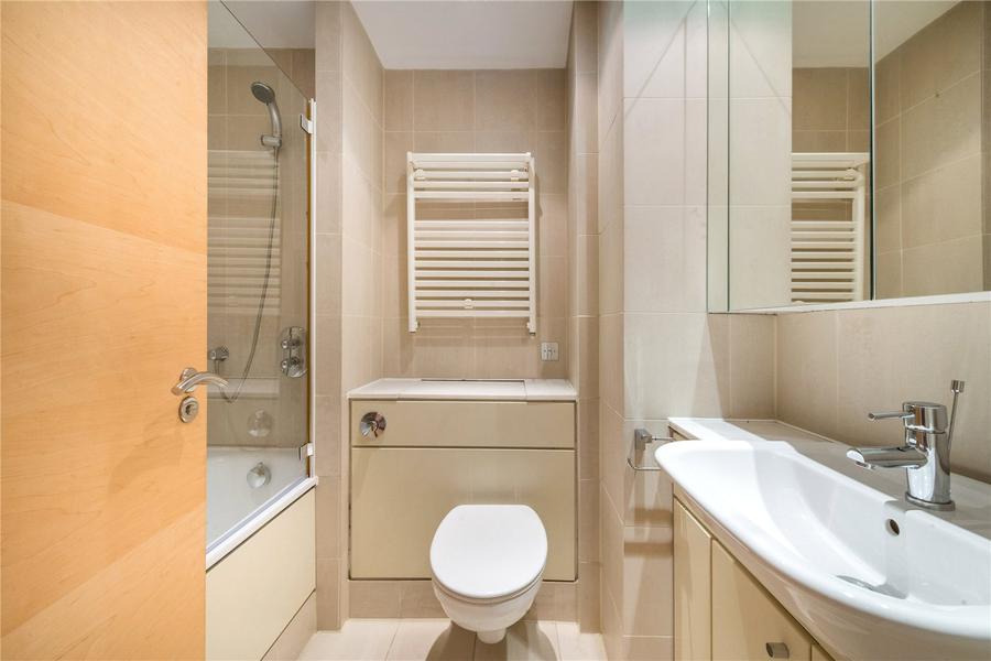 2 bedroom Flat to rent in Clarendon Court-view12
