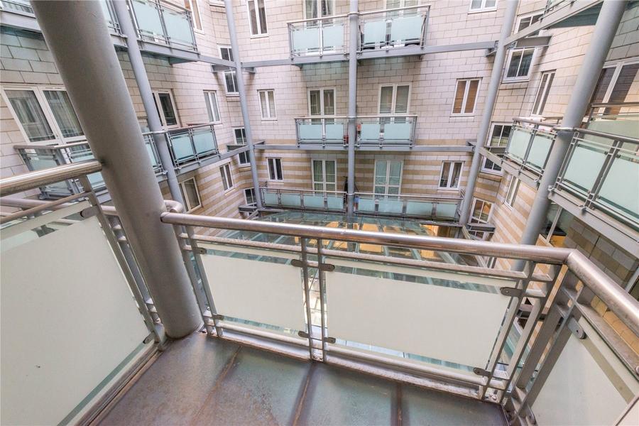 2 bedroom Flat to rent in Clarendon Court-view15
