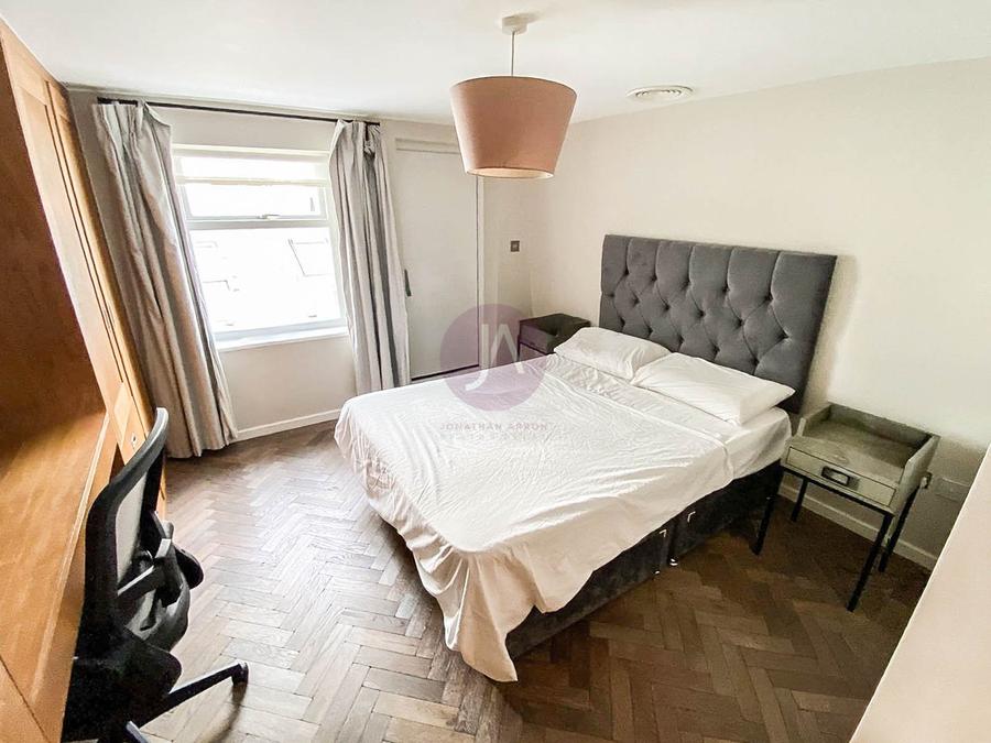 3 bedroom Flat to rent in Strutton Ground-view9