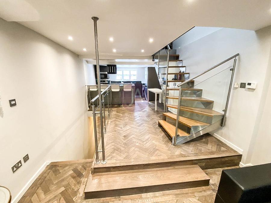 3 bedroom Flat to rent in Strutton Ground-view5
