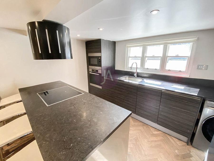 3 bedroom Flat to rent in Strutton Ground-view7