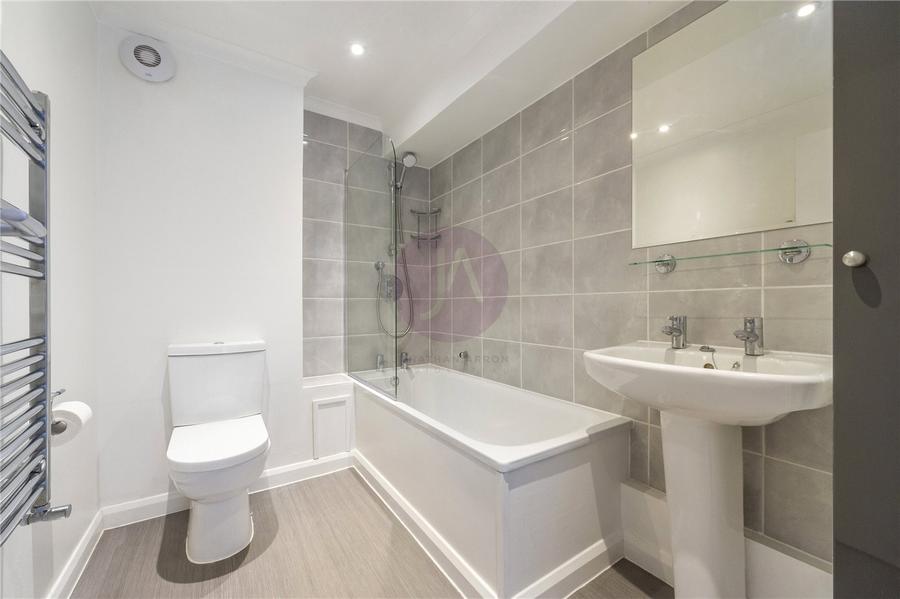 1 bedroom Flat to rent in Randolph Avenue-view5
