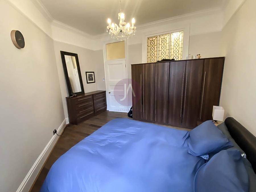 1 bedroom Flat to rent in Westminster Palace Gardens-view6