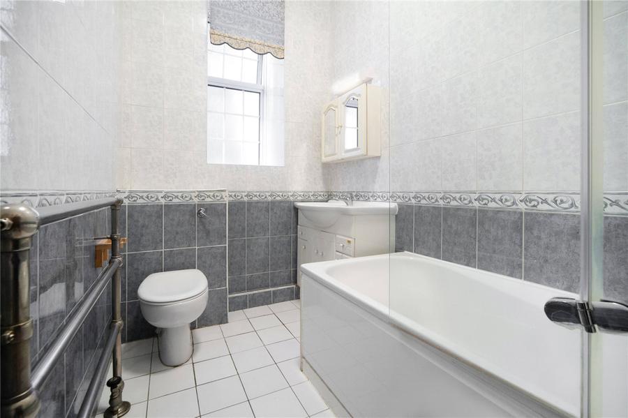 3 bedroom Flat to rent in Eyre Court-view6