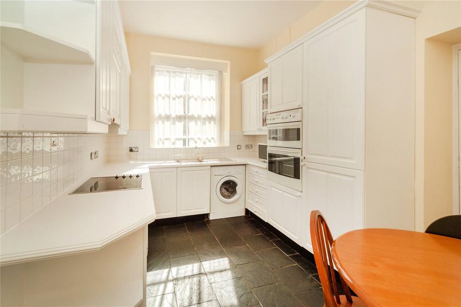 3 bedroom Flat to rent in Eyre Court-view3