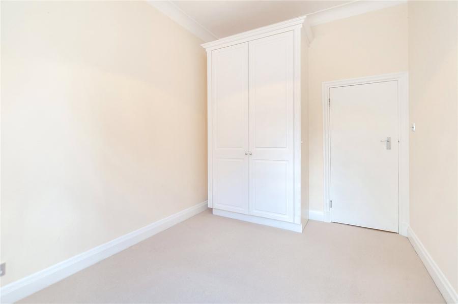3 bedroom Flat to rent in Eyre Court-view8