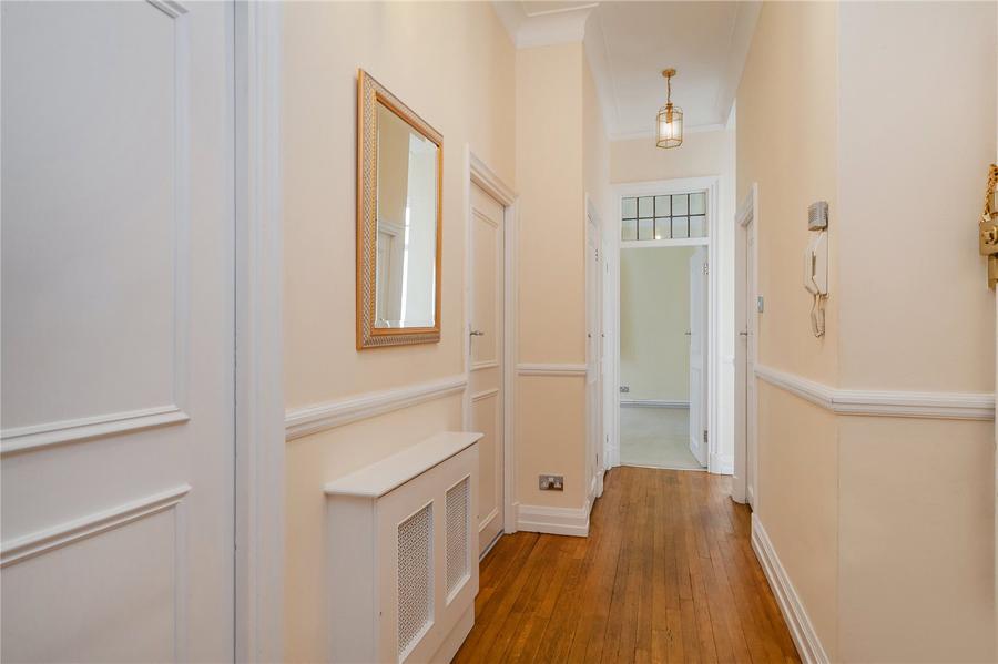 3 bedroom Flat to rent in Eyre Court-view4