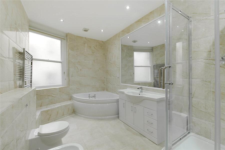 4 bedroom Flat to rent in Harley House-view7
