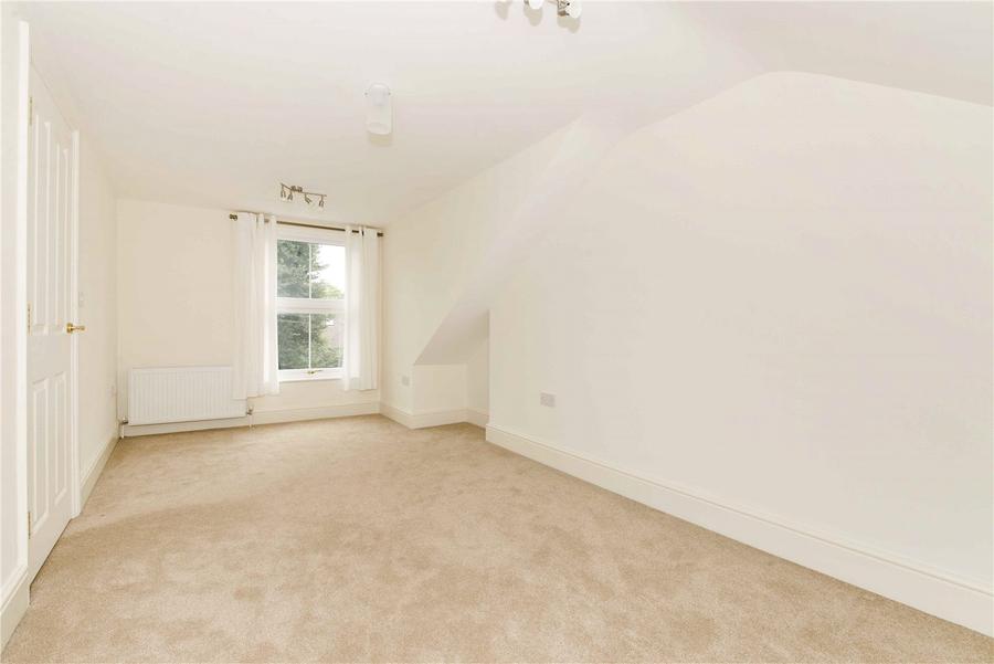 6 bedroom House to rent in Pattison Road-view7