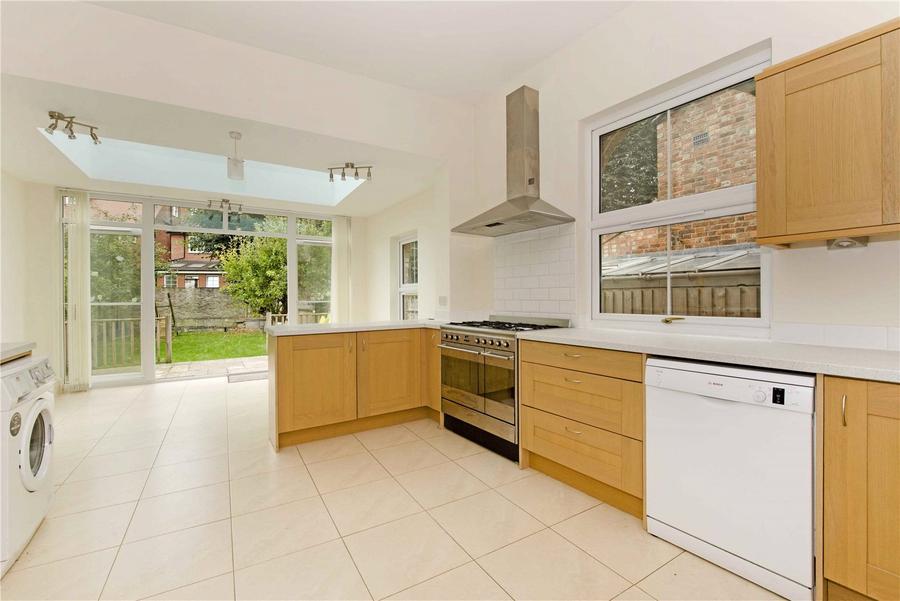 6 bedroom House to rent in Pattison Road-view2