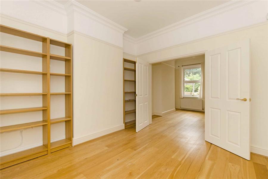 6 bedroom House to rent in Pattison Road-view4