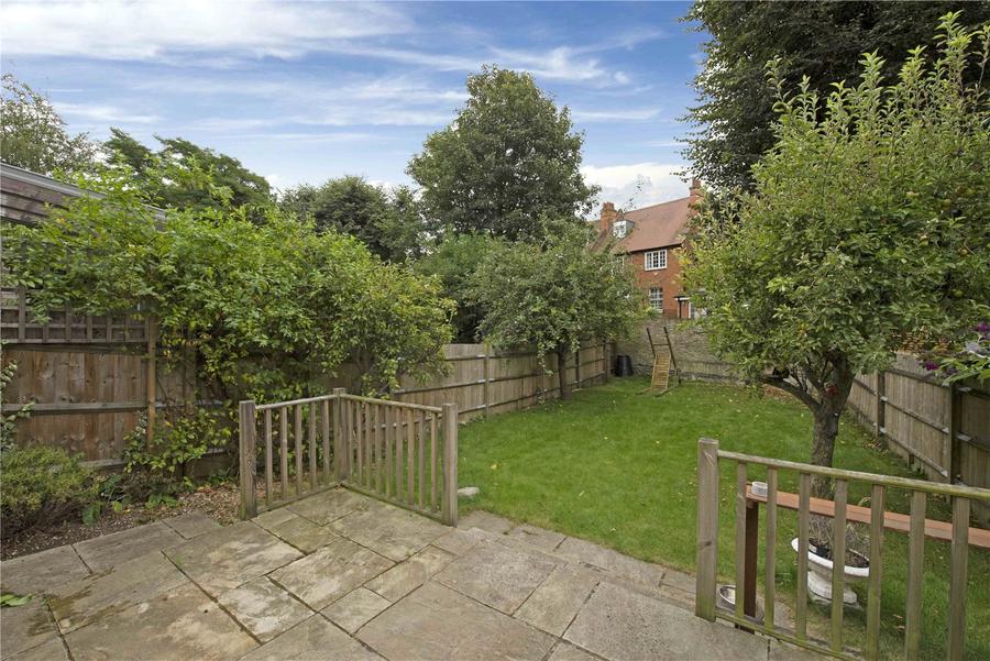 6 bedroom House to rent in Pattison Road-view8
