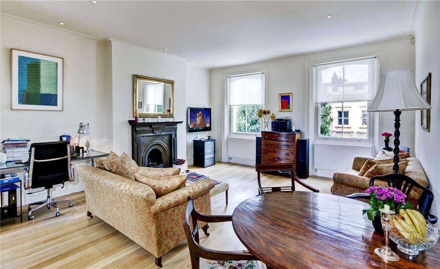 2 bedroom Maisonette to rent in Clarendon Gardens-view1