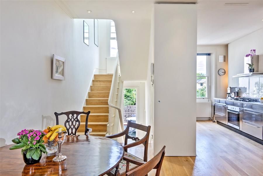 2 bedroom Maisonette to rent in Clarendon Gardens-view11