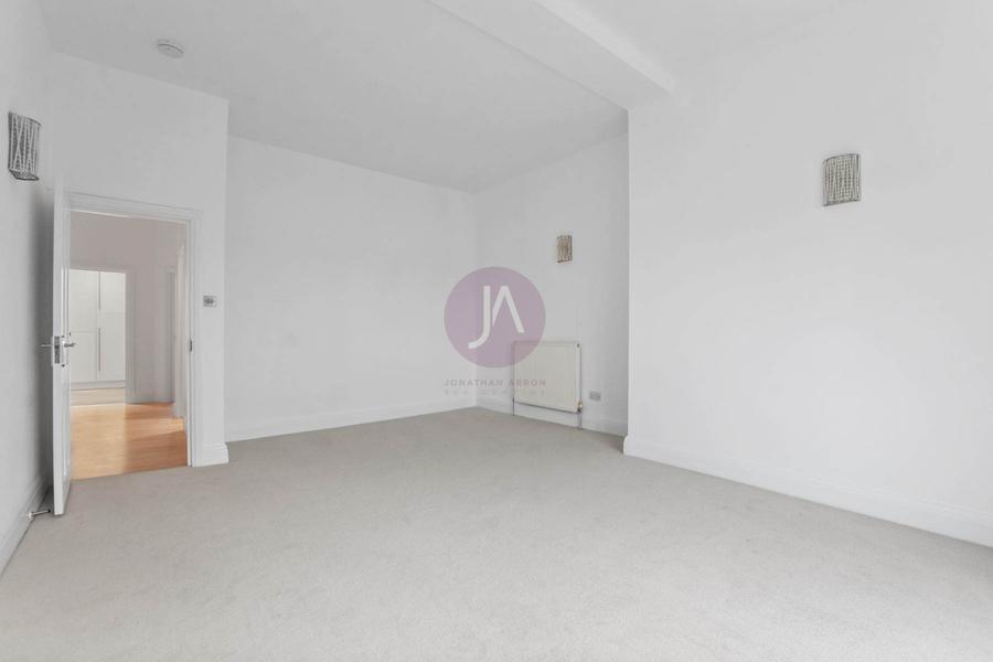 2 bedroom Flat to rent in Marlborough Hill-view5