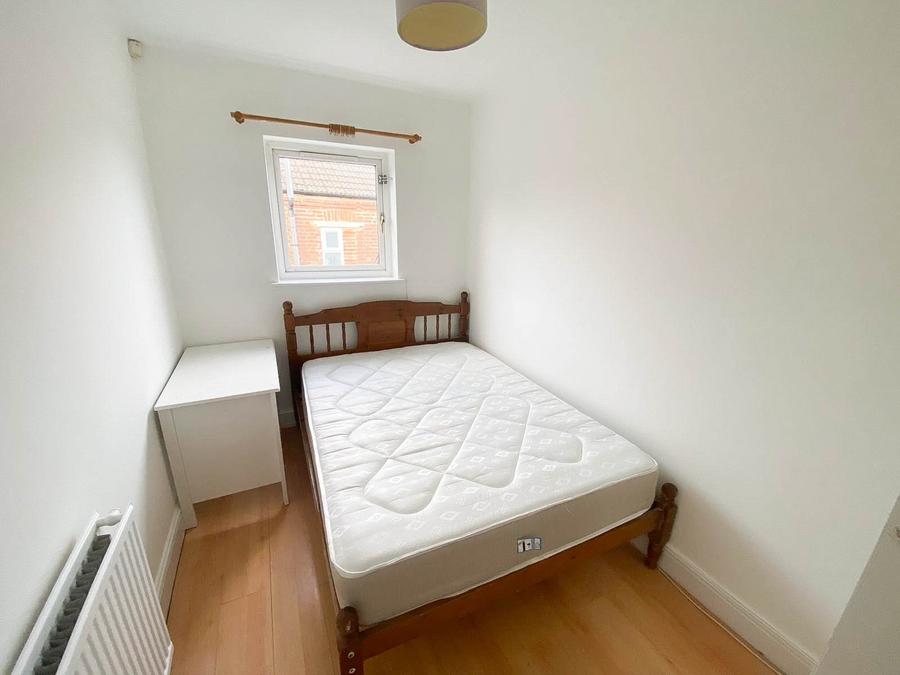 2 bedroom Flat to rent in Gokul Court-view6