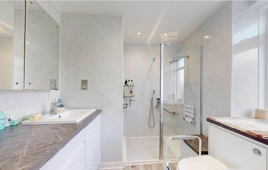 3 bedroom Flat for sale in Avenue Close-view12