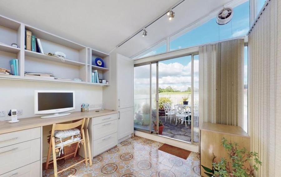 3 bedroom Flat for sale in Avenue Close-view7